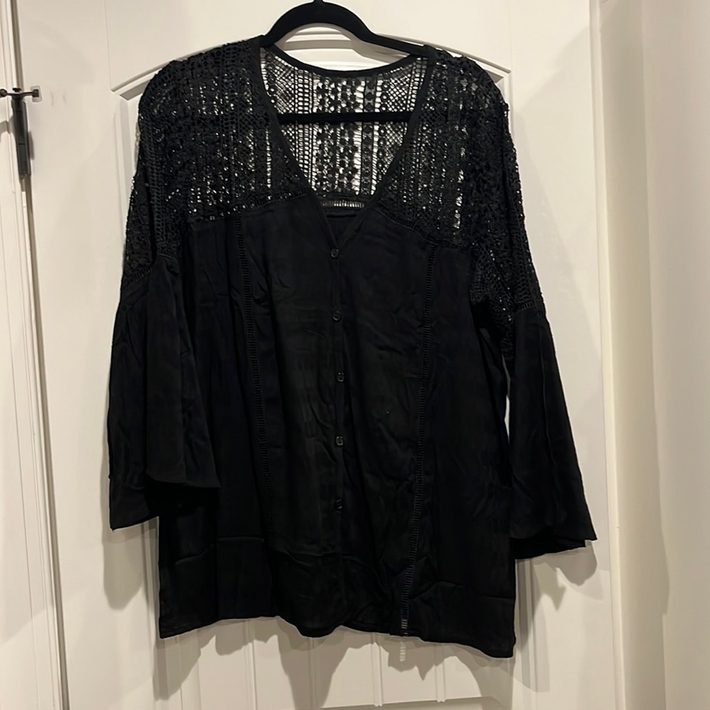 Black plus size causal crochet top